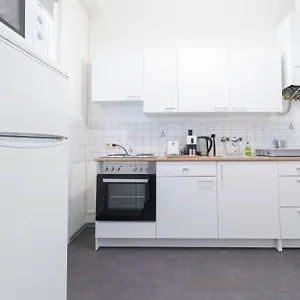 https://new-beautiful-central-apartment-next-to-u-station.vienna-besthotels.com
