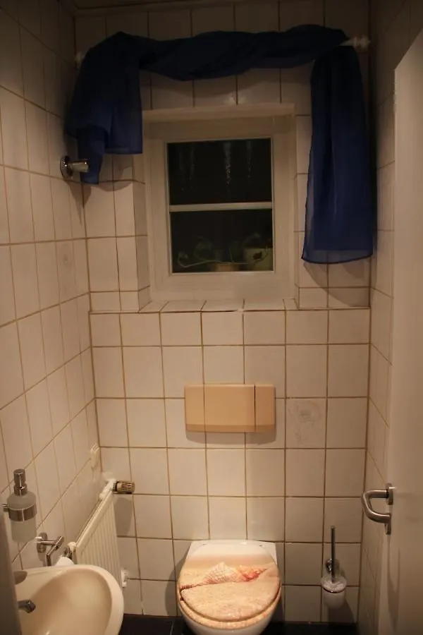 Ferienwohnung Mit 4 Schlafzimmer Fuer 2 Bis 9 Gaeste----Apartment With 4 Bedrooms For 2 To 9 Guests Nürnberg
